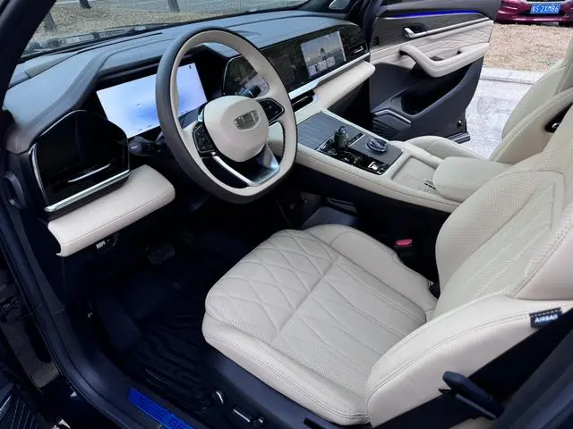 Geely Xingyue L 2.0TD high-power automatic two-wheel drive Dongfang Yao Lanxing version