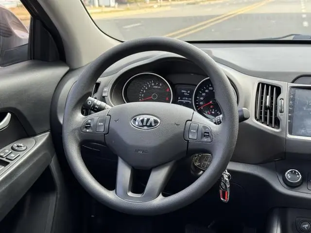 Kia Smart running 2.0L automatic two-wheel drive version GL