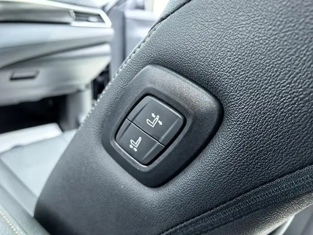 TOYOTA Camry 2.0G Deluxe Edition