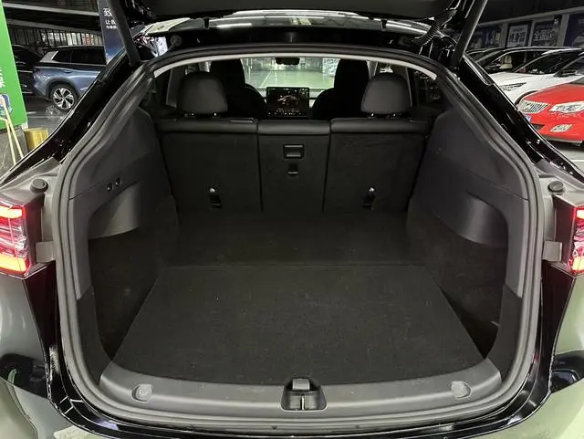 Tesla Model Y Facelifted rear-wheel drive version