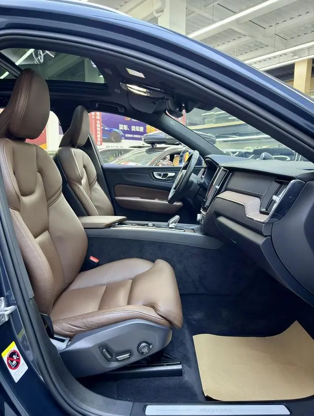 Volvo Volvo XC60 PHEV T8 four-wheel drive Zhiyuan Deluxe Edition