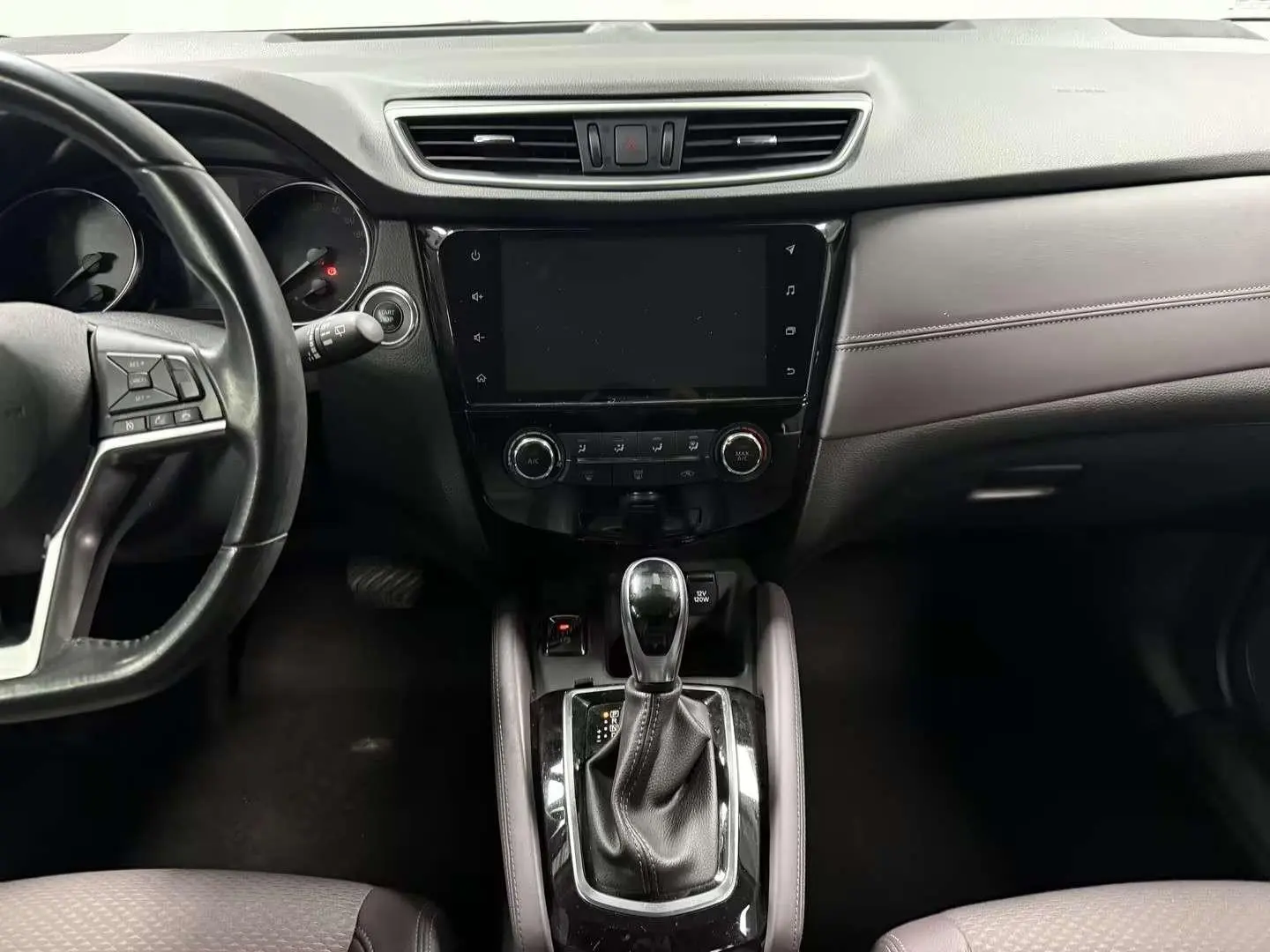 Nissan Qashqai 2.0L CVT Deluxe Edition
