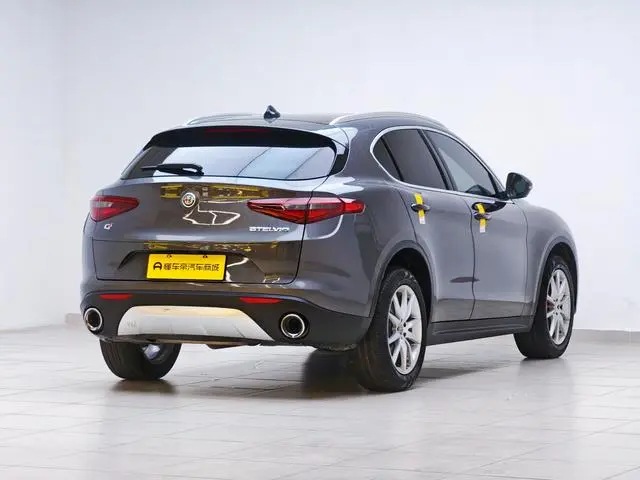 Alfa Romeo Stelvio 2.0T 280HP Deluxe Edition
