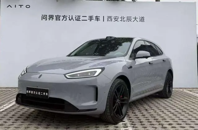 AITO Ask the world M5 Extended range Max RS four-wheel drive high-end smart driving version