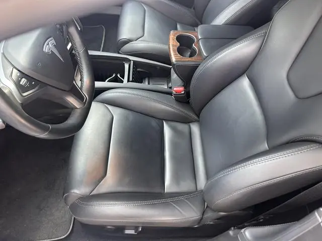 Tesla Model S 75D Standard battery life version