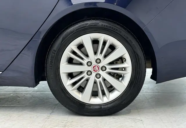 Jaguar Jaguar XFL 2.0T P200 two-wheel drive Fenghua version