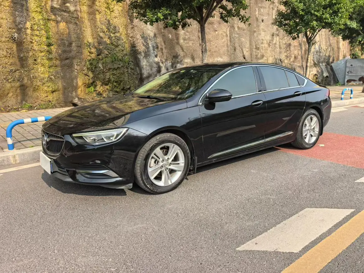 Buick Regal 20T Elite Country VI