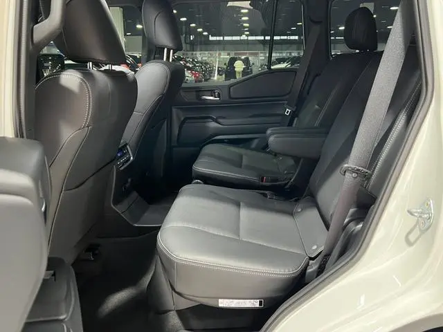 TOYOTA Prado 2.4T dual-engine Hummer WX version 6-seater