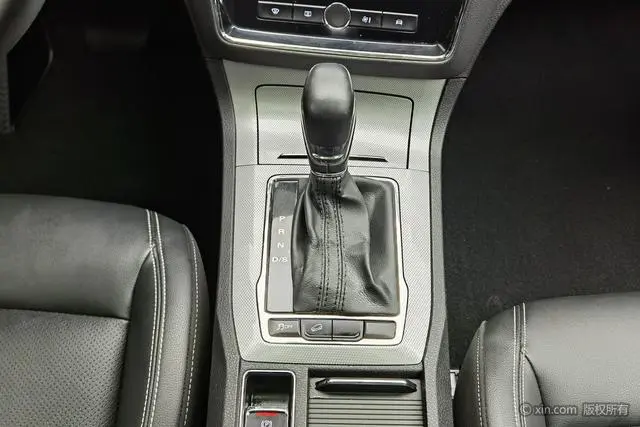 Roewe Roewe RX5 20T two-wheel drive automatic 4G interconnection platinum version