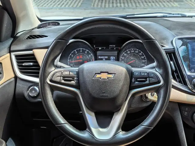 Chevrolet Cruze 320 automatic Enjoy Skylight version