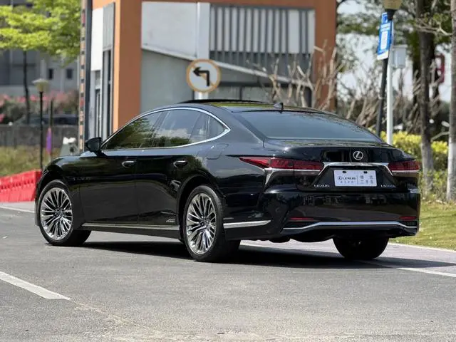 Lexus Lexus LS 500h Executive Edition Country VI