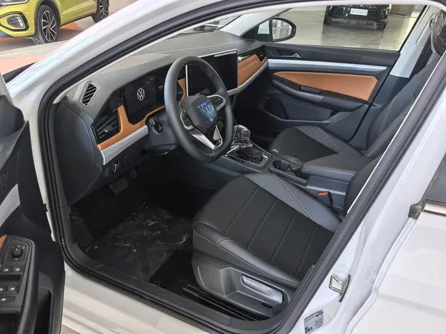 Volkswagen Bora 200TSI DSG Yuexing Navigation Edition