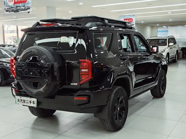 Tank Tank 400 Hi4-T Off-road version