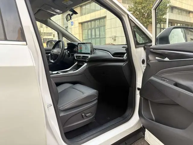 Maxus Chase G50 PLUS 1.5T automatic escort version