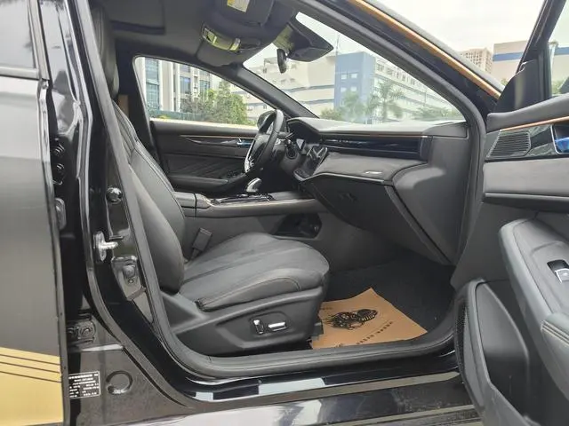 Dongfeng Fengshen Yi Hyun MAX 1.5T Dark Night Breaking Dawn Edition