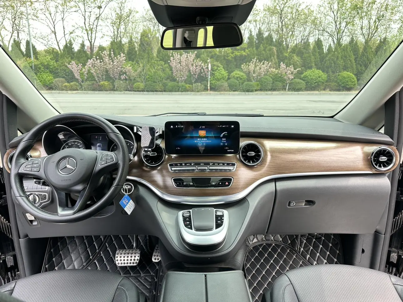Mercedes-Benz Mercedes-Benz V-class V 260 L Long wheelbase Deluxe Edition
