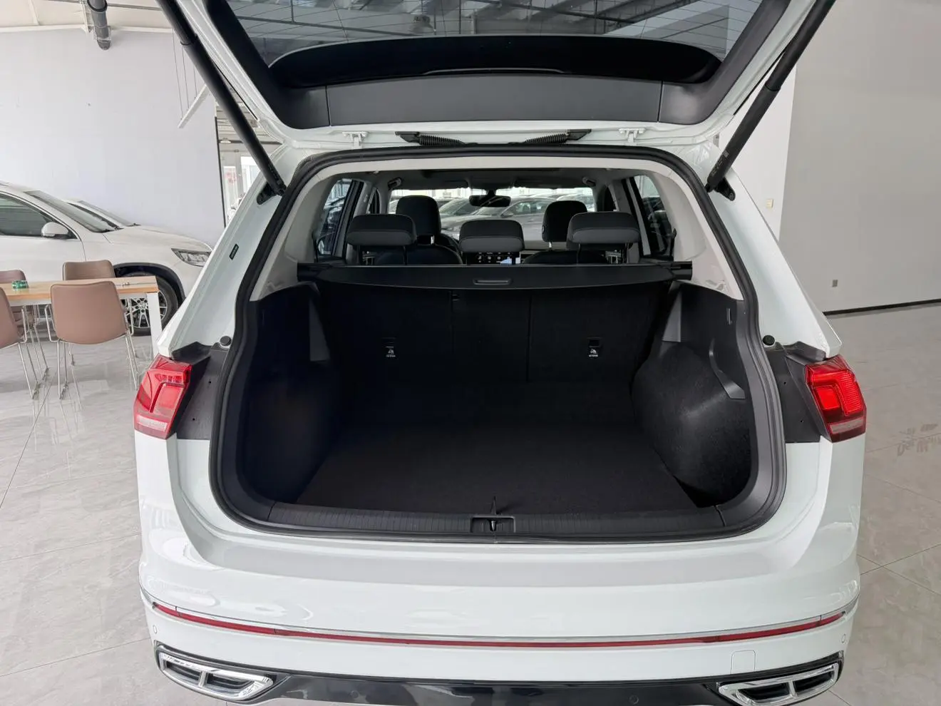 Volkswagen Tiguan L Outstanding 330TSI two-wheel drive R-Line Longyao version