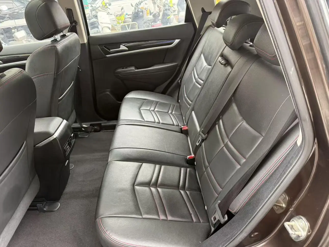 Dongfeng Fengshen Dongfeng Fengshen AX7 2.0L automatic Zhiyi type