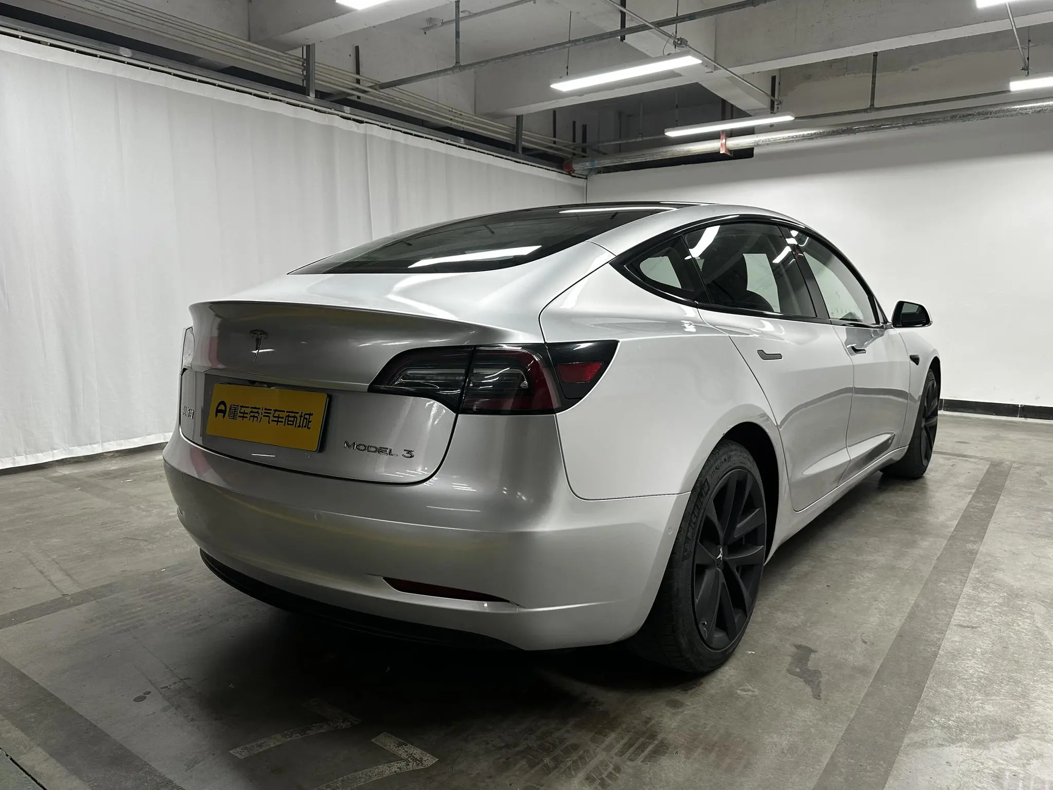 Tesla Model 3 Upgraded version of standard battery life rear drive