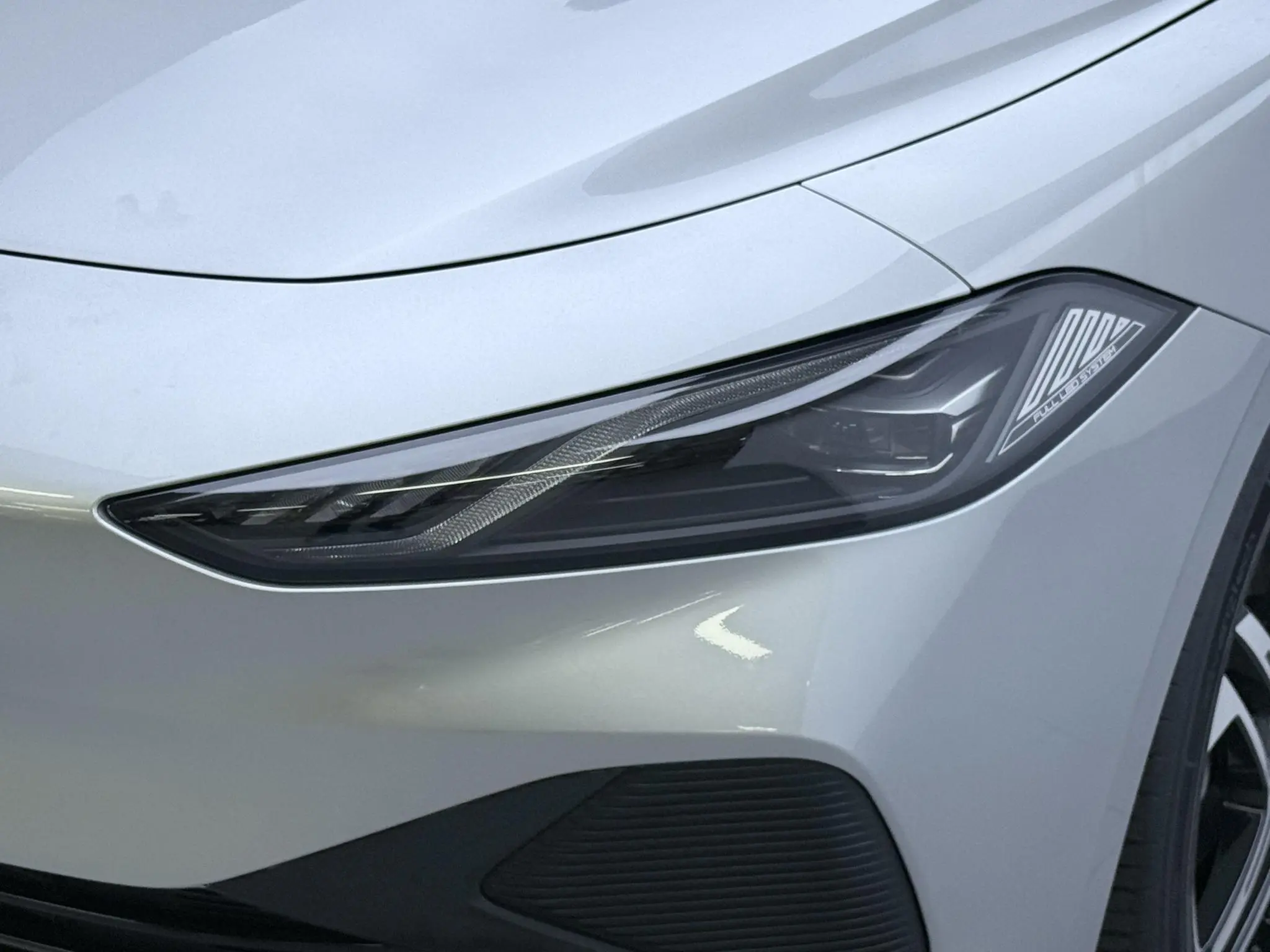 Roewe Roewe D7 DMH 125 Ultimate Edition