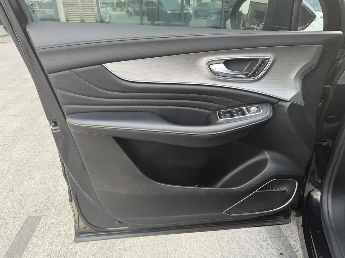 Roewe Roewe RX5 MAX Supreme Series 400TGI Automatic Smart Cockpit Premium Edition