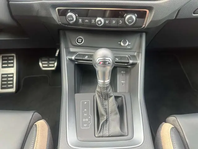 Audi Audi Q3 35 TFSI fashion and elegant