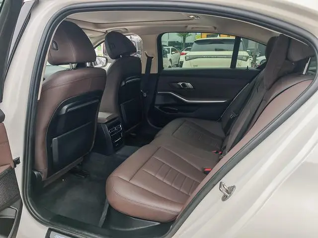 BMW BMW 3 Series Facelift 325Li M sports suit