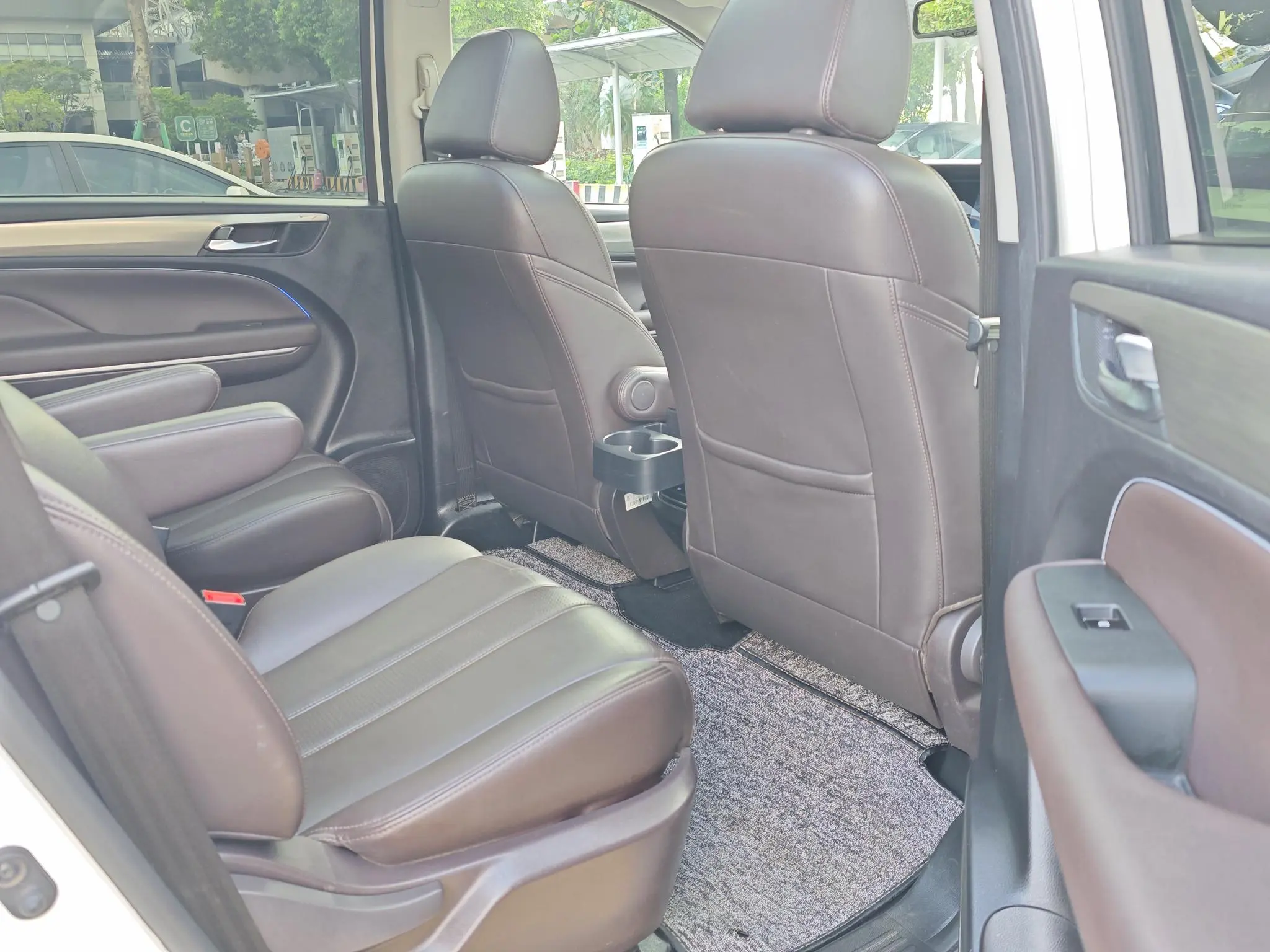 GAC Trumpchi M6 270T automatic Premium Edition 7-seater Country V