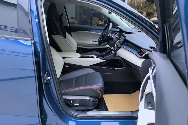 LYNK & CO Lynk 06 1.5T Yao Halo