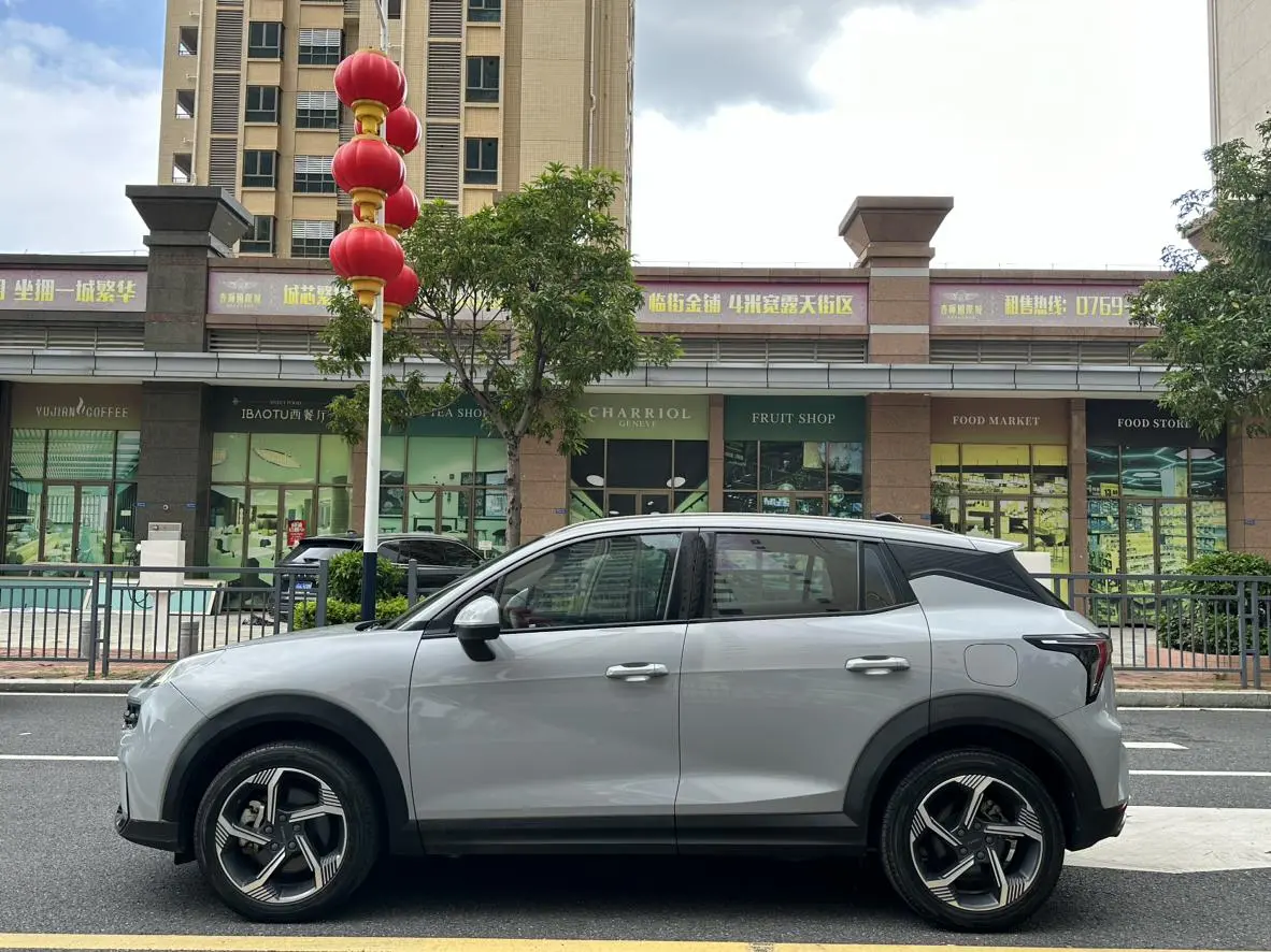 LYNK & CO Lynk & Co. 06 EM-P 84KM battery life version Pro