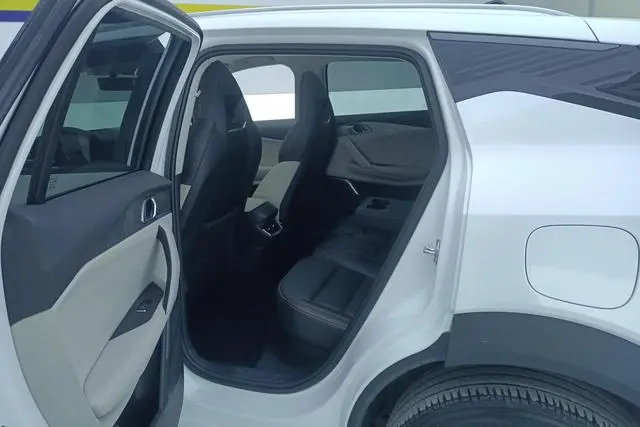 LYNK & CO Lynk & Co. 06 EM-P 84KM battery life version Pro