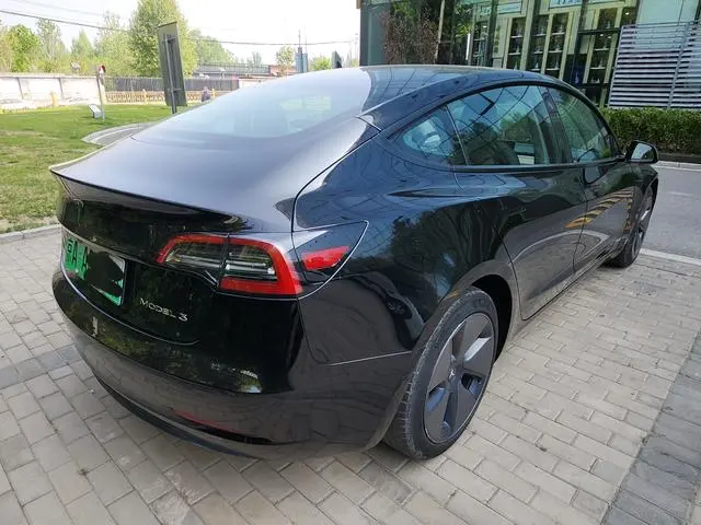 Tesla Model 3 Upgraded version of standard battery life rear drive