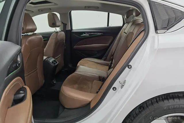 Buick Regal 20T Elite Country VI
