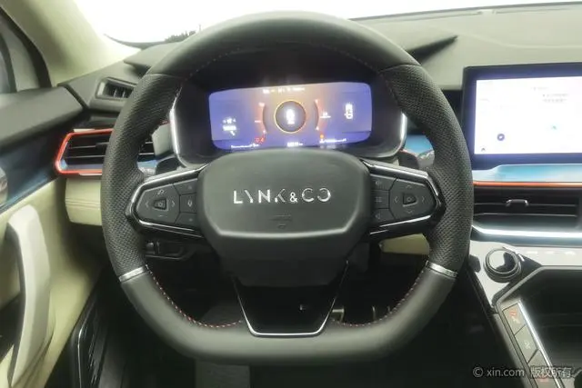 LYNK & CO Lynk 06 1.5T Yao Halo