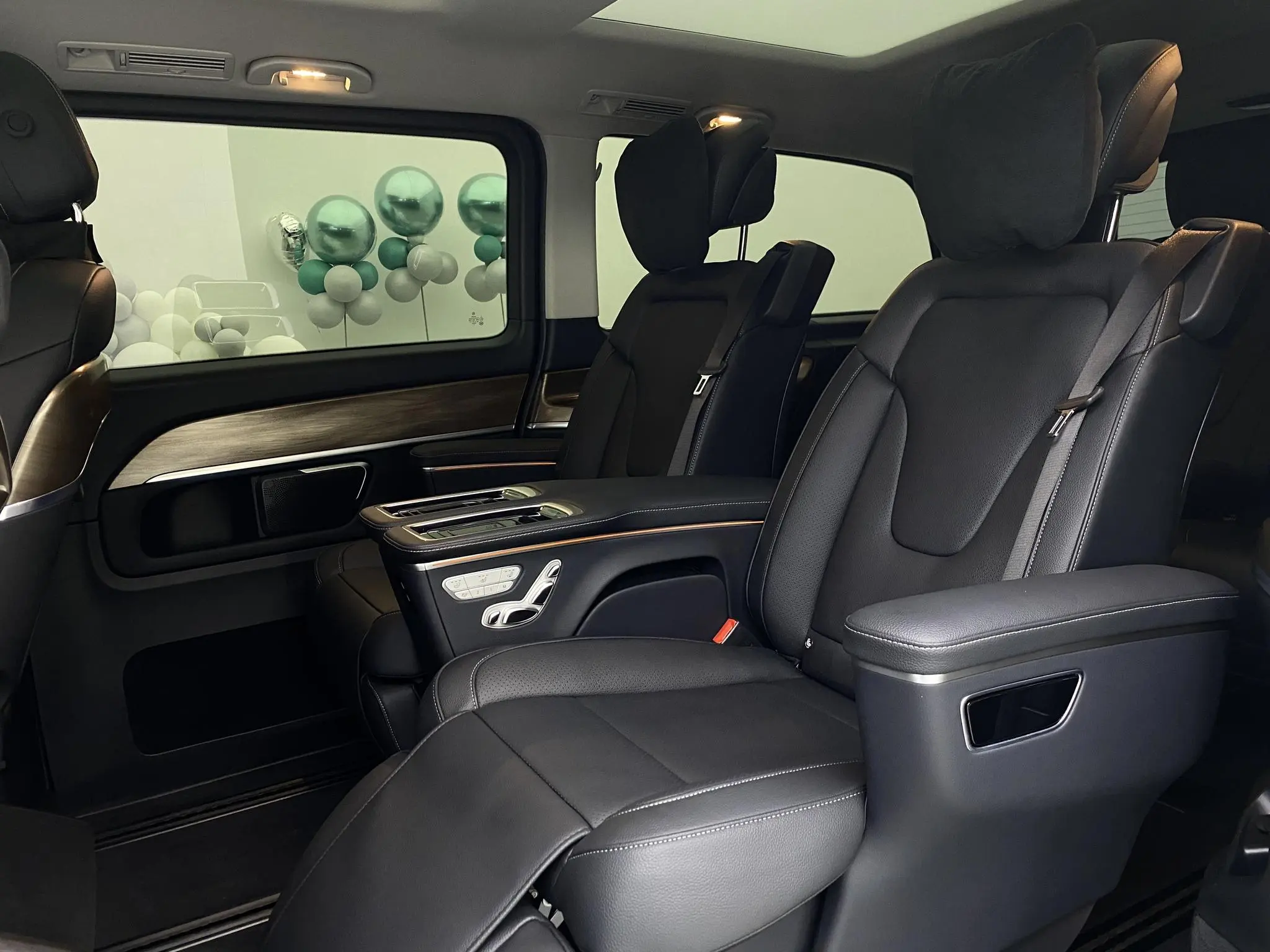 Mercedes-Benz Mercedes-Benz V-class V 260 L Long wheelbase Deluxe Edition