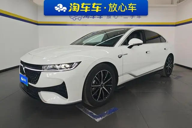 VOYAH Lantu chasing light PHEV Ultra-long battery life, four-wheel drive executive edition