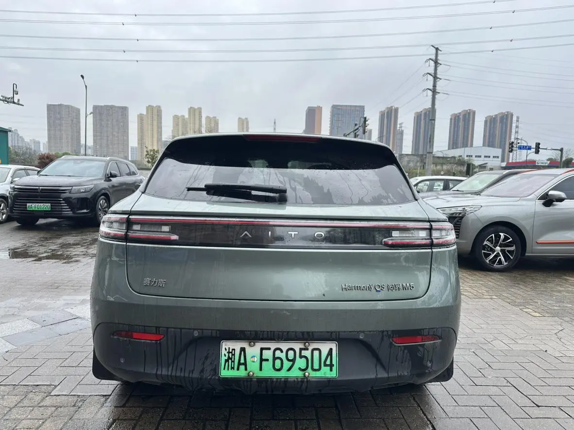 AITO Ask the world M5 Extended range four-wheel drive Ultimate edition