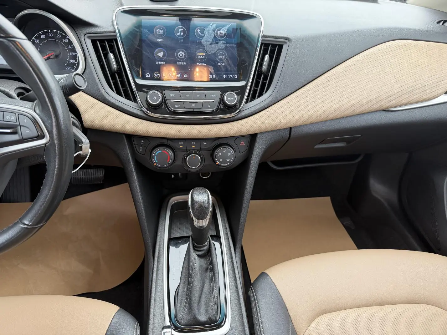 Chevrolet Cruze 320 automatic Enjoy Skylight version