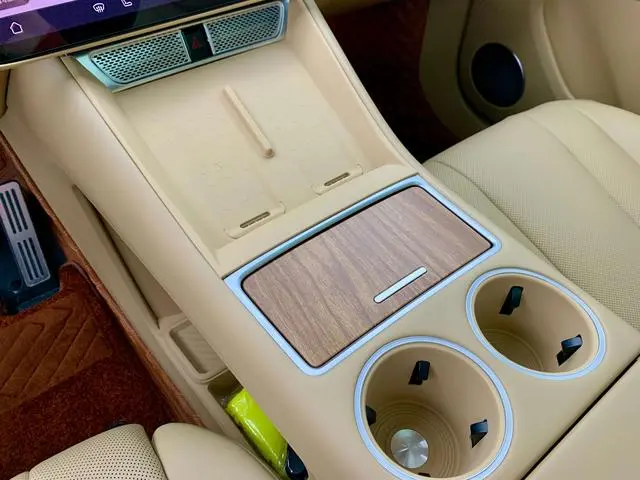 LUXEED Wisdom World R7 Pure electric 82kWh Pro rear drive version