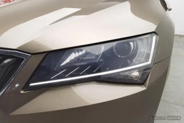 Skoda Speed pie ZI330 DSG Comfort Edition Country V
