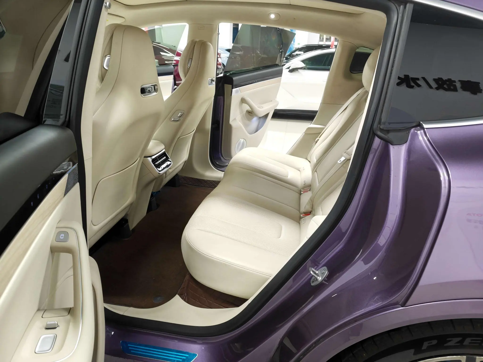 LUXEED Wisdom World R7 Pure electric 82kWh Max rear drive version