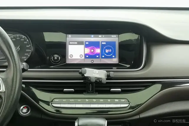 GAC Trumpchi M6 270T automatic Premium Edition 7-seater Country VI