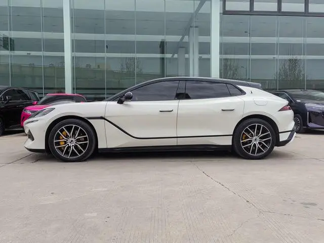 Denza Denza Z9GT DM 1100 four-wheel drive Pro version