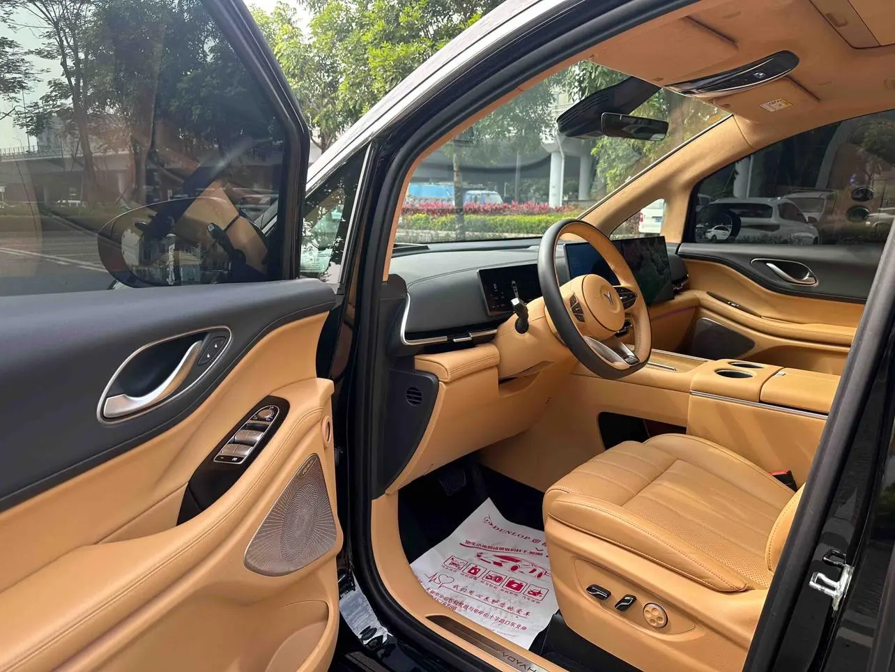VOYAH Lantu Dreamer PHEV Four-wheel drive flagship Kunpeng Edition