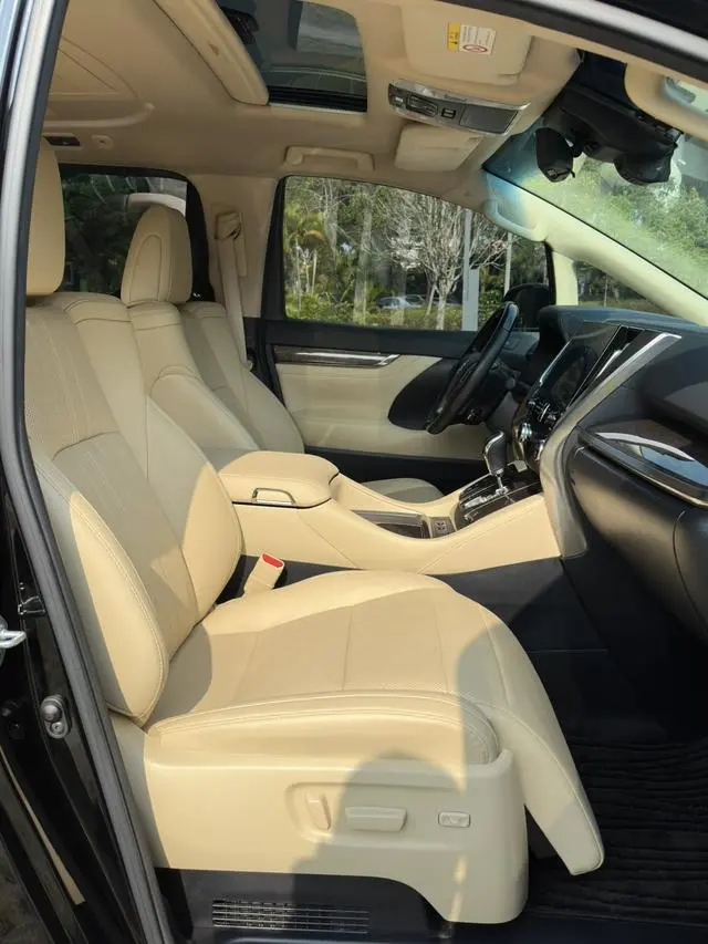 TOYOTA Elfa Dual Engine 2.5L Premium Edition