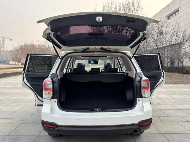 Subaru FORESTER Forester 2.0i Fashion Navigation Version