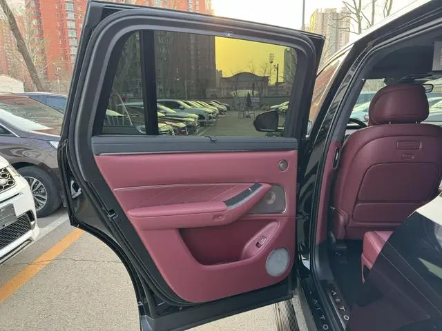 AITO Ask the world M8 Extended range Ultra six-seater version