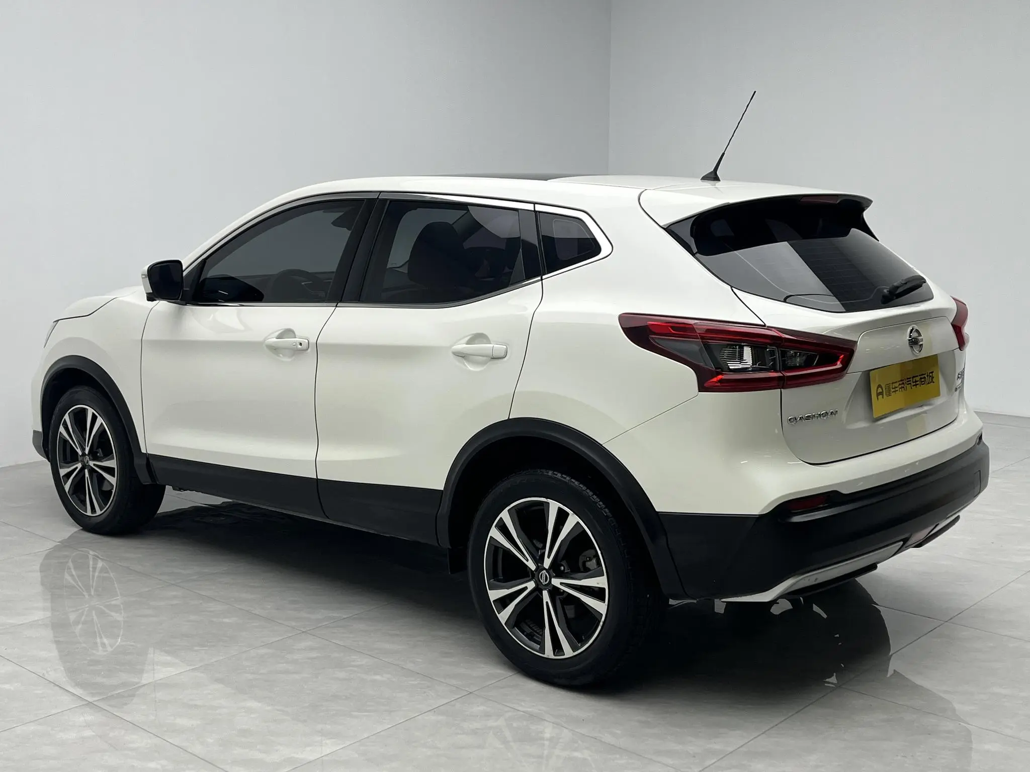 Nissan Qashqai 2.0L CVT Deluxe Edition