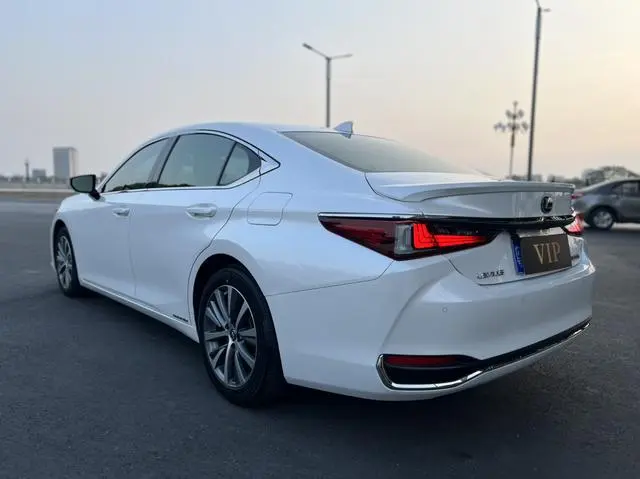 Lexus Lexus ES 300h Excellent Edition