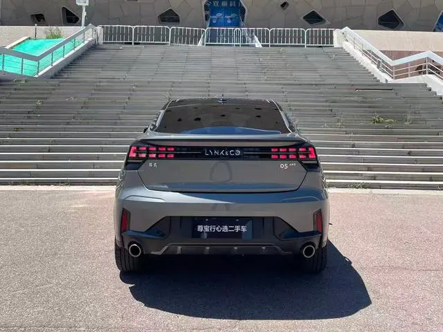 LYNK & CO Lynk 05 2.0TD four-wheel drive Halo